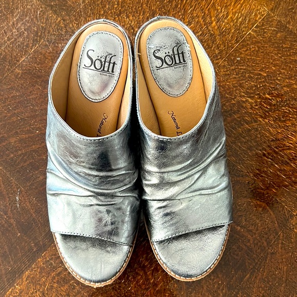 Sofft scrunch silver slide 3” stack heel.  Very comfortable - Picture 2 of 7